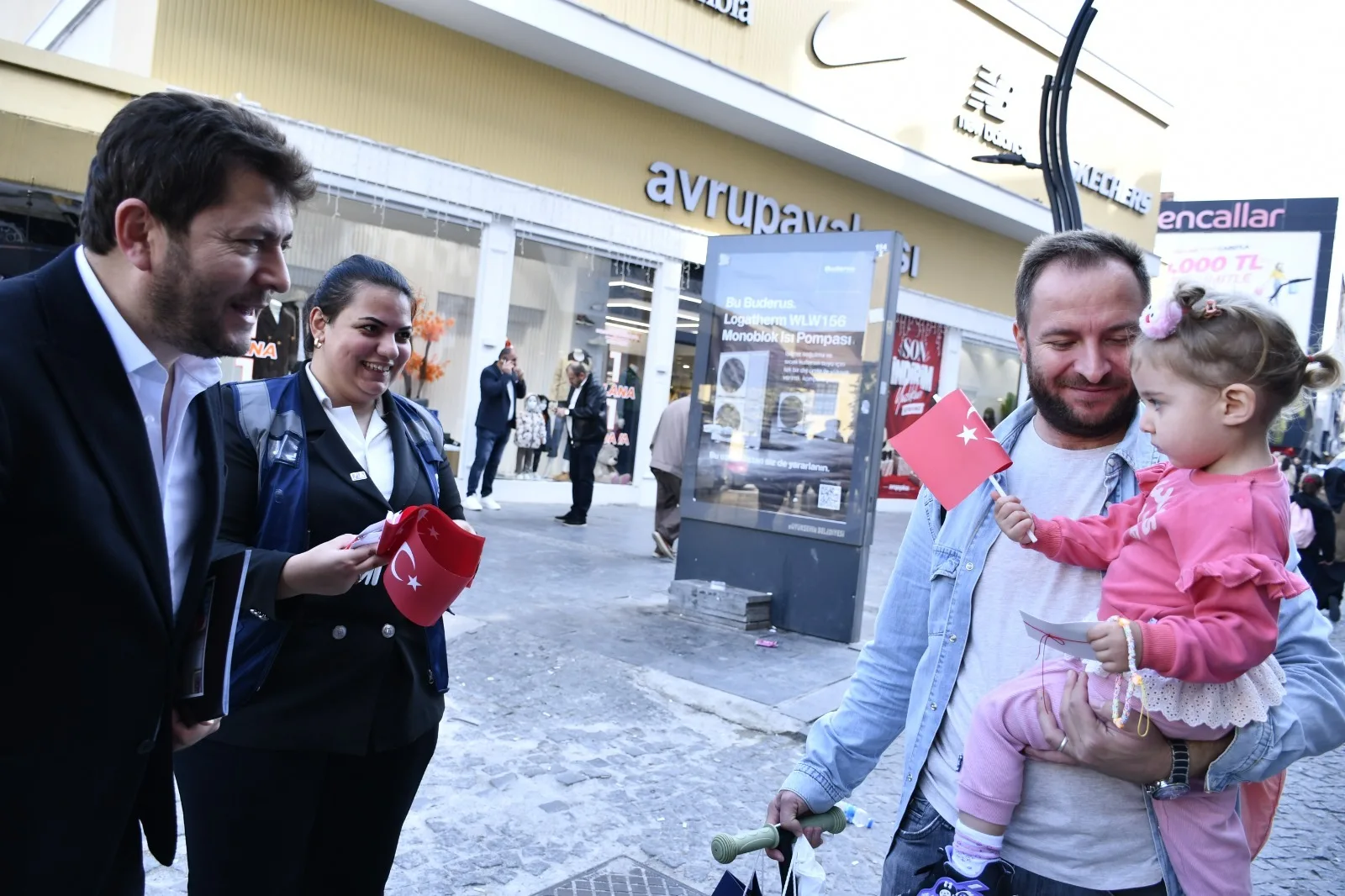 Samsun'da Anahtar Parti'den fidan ve kitap hediyesi