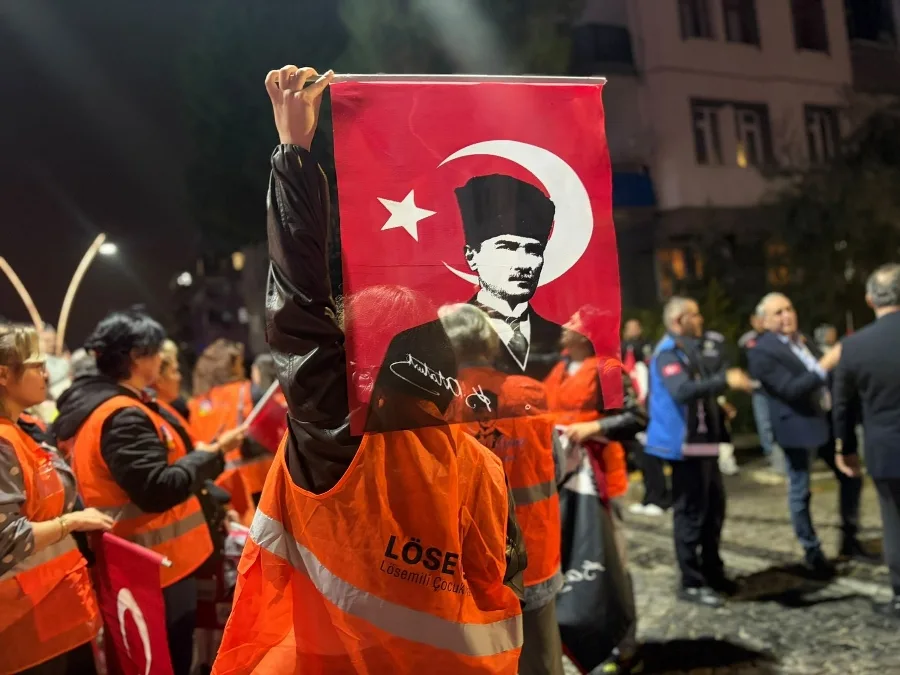 LÖSEV Samsun'dan 29 Ekim'e özel kutlama: 29 metrelik Türk bayrağı açıldı - 3