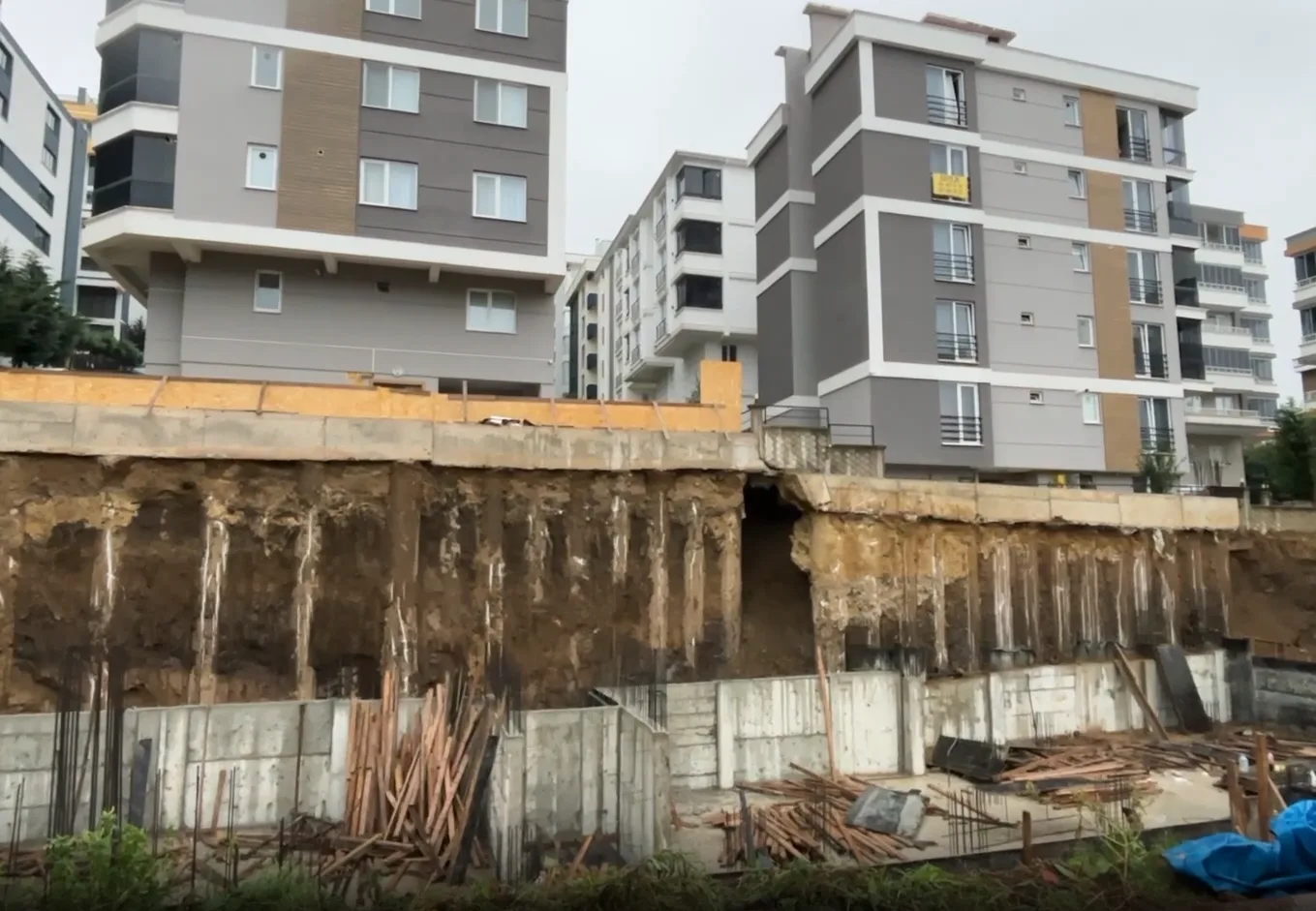 Samsun'da 5 katlı binada heyelan alarmı: Polis binayı boşalttı - 3