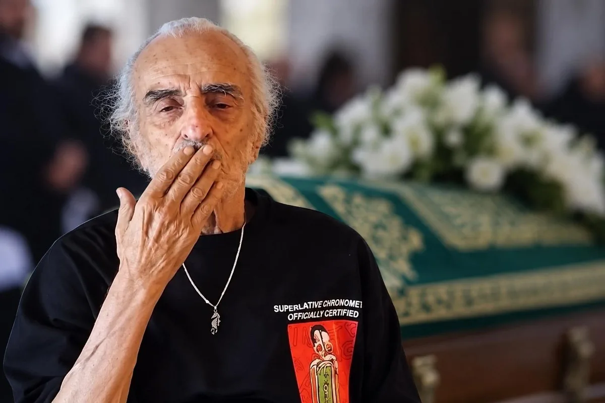Türk pop müziğinin usta ismi Alpay hayatını kaybetti