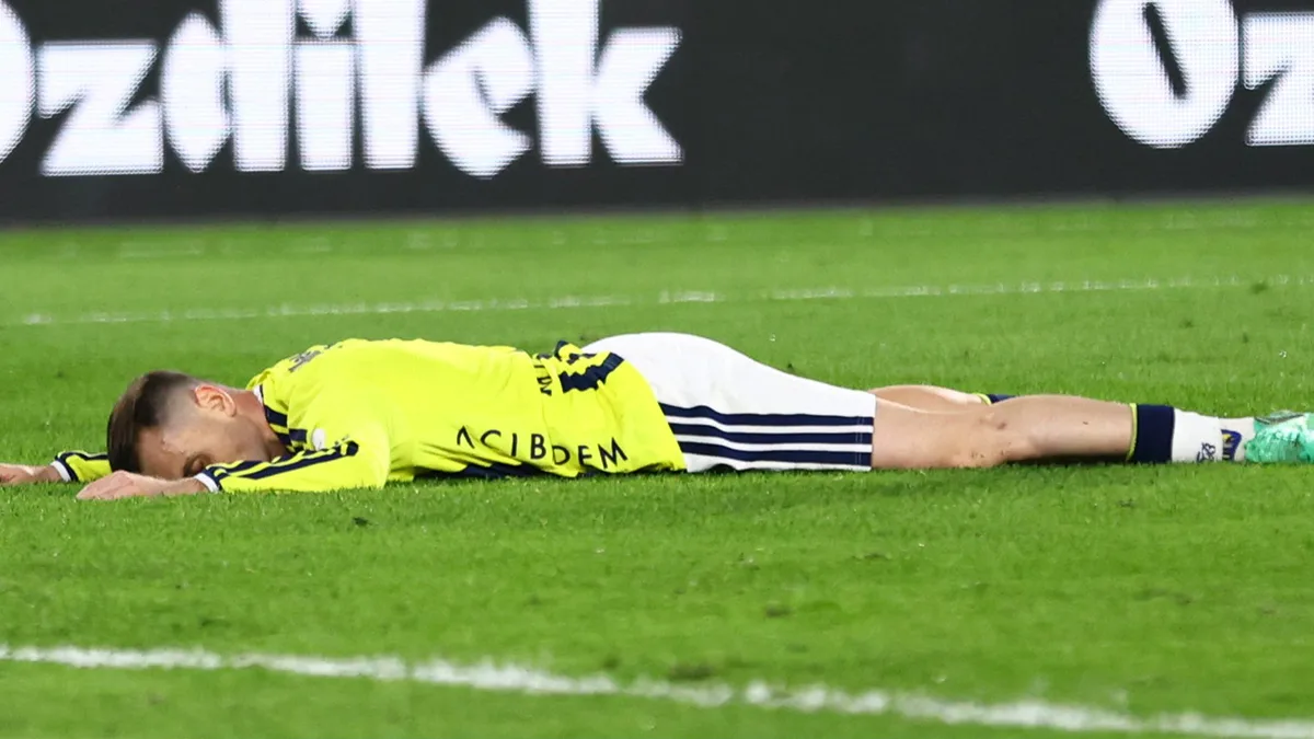 Fenerbahçe'de üst üste 2. kez kaybetti: Kerem Aktürkoğlu ıslıklandı, yönetim istifaya çağrıldı