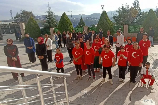 Havza'da özel öğrencilerden Cumhuriyet Bayramı kutlaması