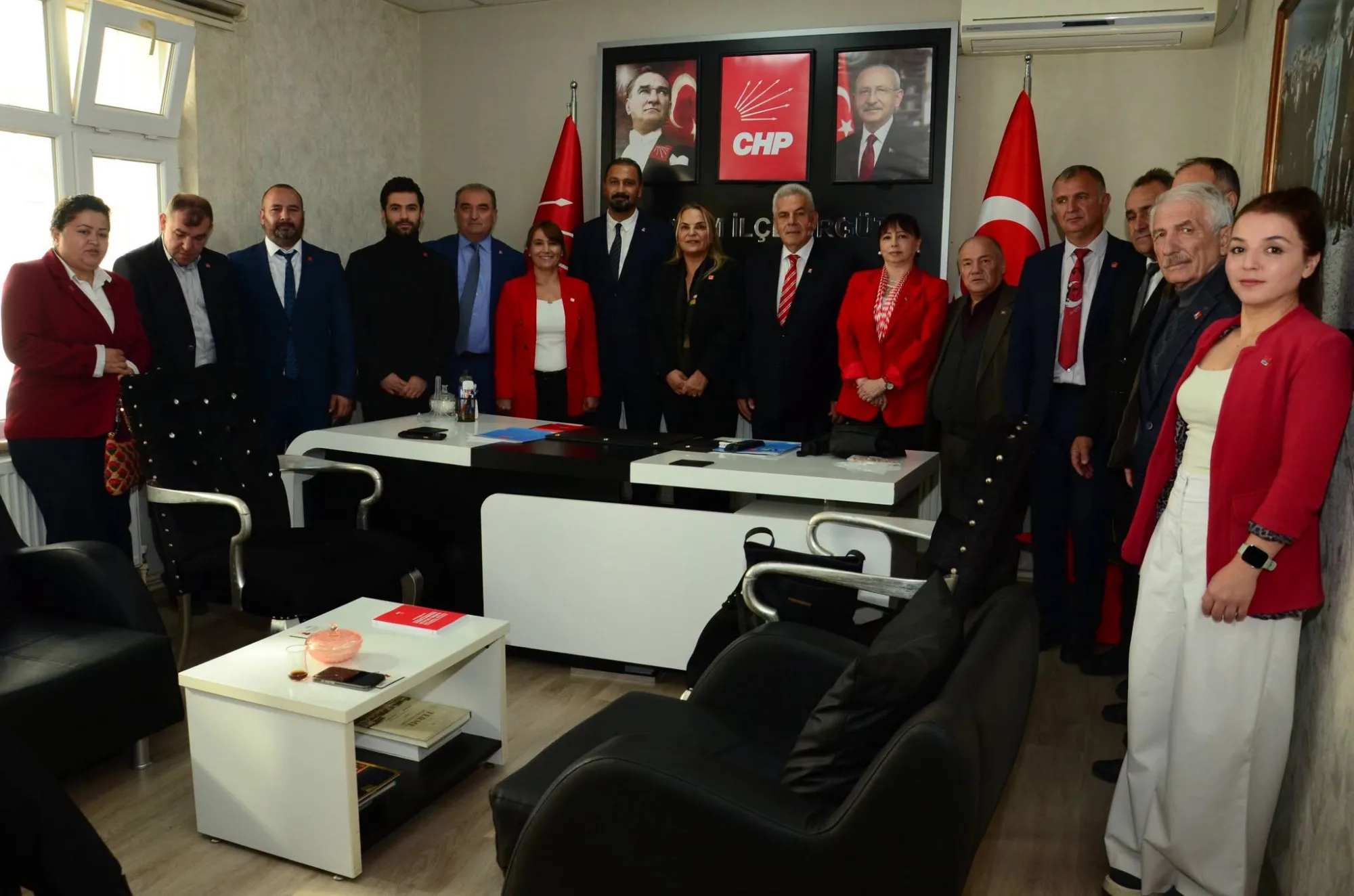 CHP Samsun örgütünden Atatürk Anıtı'na çelenk: Cumhuriyet Samsun’dan başlayan kutlu yürüyüştür