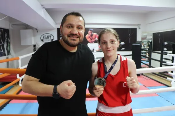 Babası antrenörü, abisi rakibi: Samsunlu boksör Avrupa şampiyonu