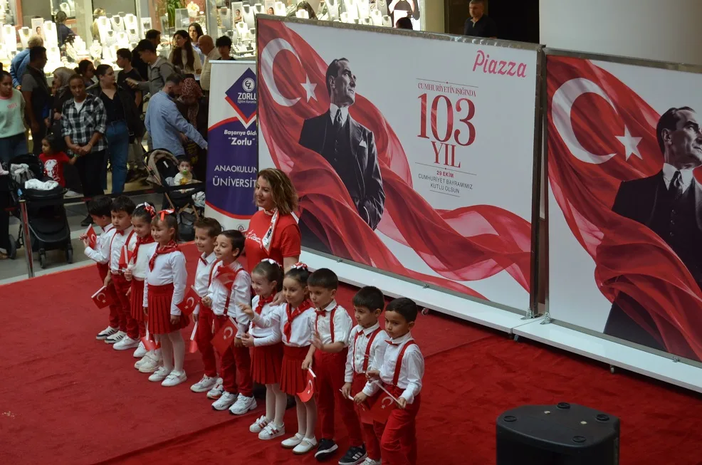 Zorlu Eğitim Kurumları Cumhuriyetin 103. Yılını Coşkuyla Kutladı