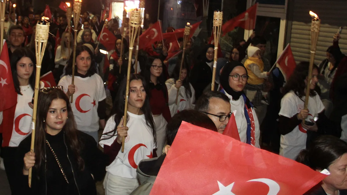 Sinop'ta Cumhuriyet'in 103. yılı fener alayıyla kutlandı