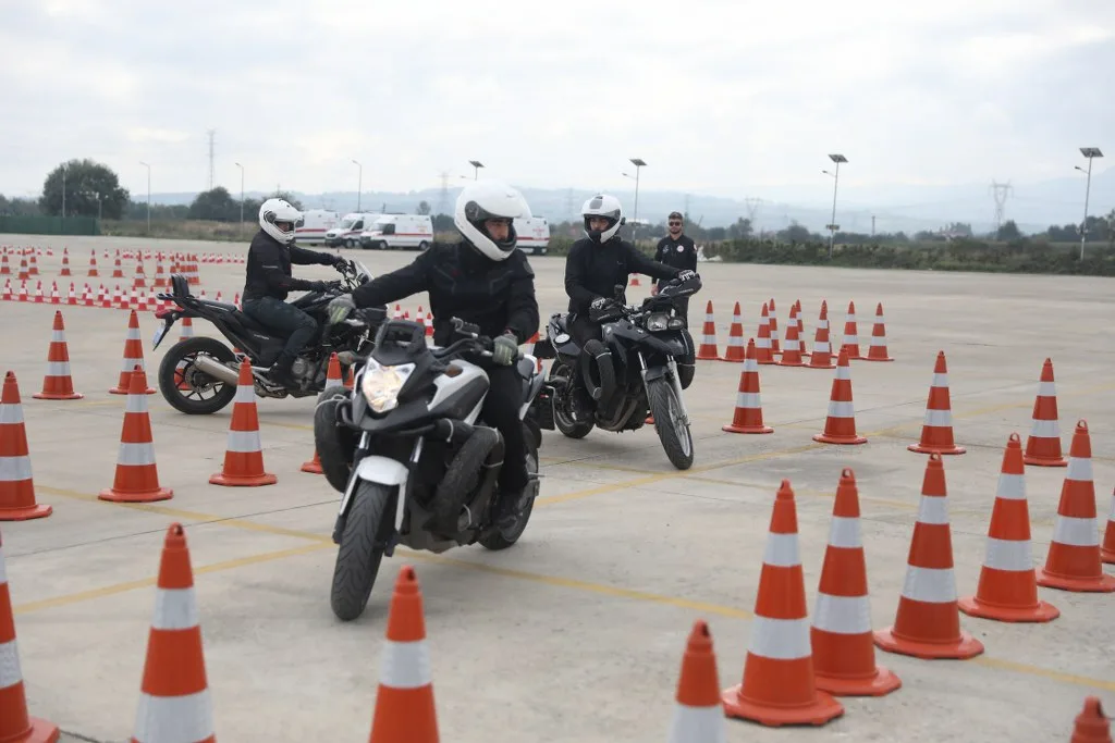 Samsun'da motorize sağlık ekiplerine sürüş güvenliği eğitimi